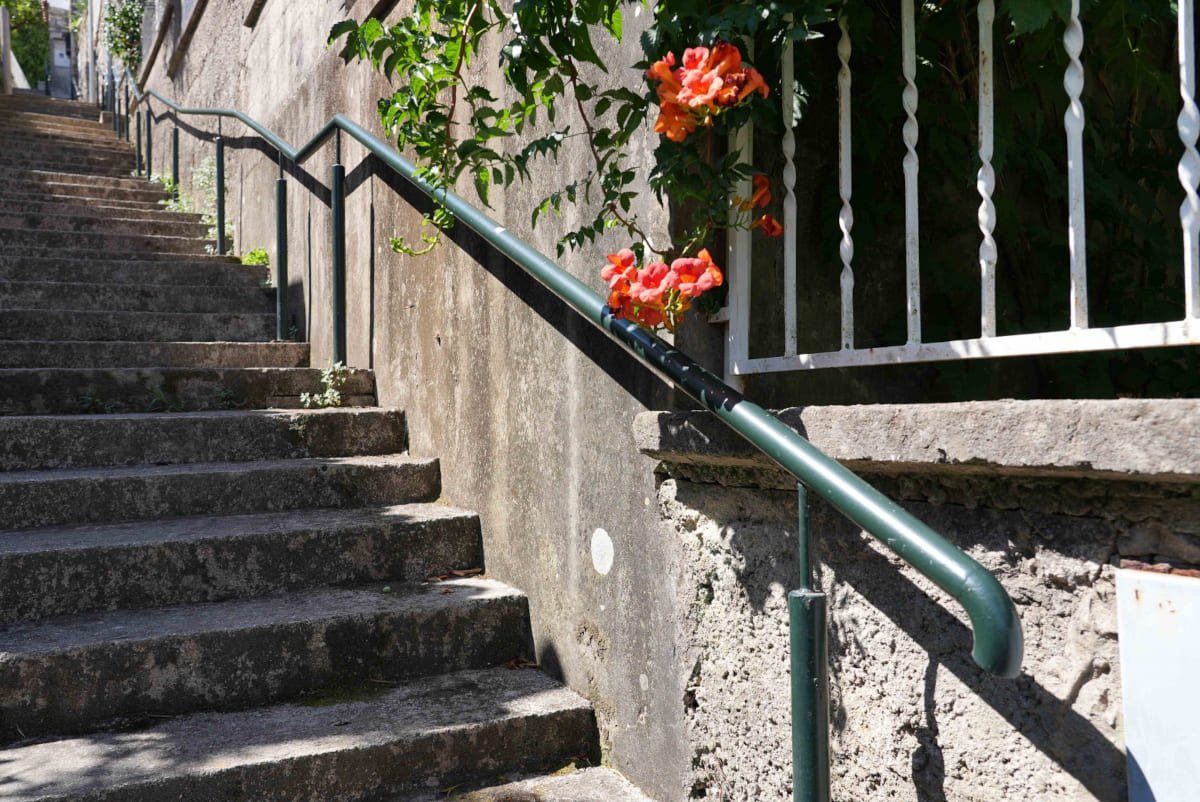 TRI TISUĆE METARA NOVIH RUKOHVATA POSTAVIT ĆE SE U DUBROVAČKIM ULICAMA