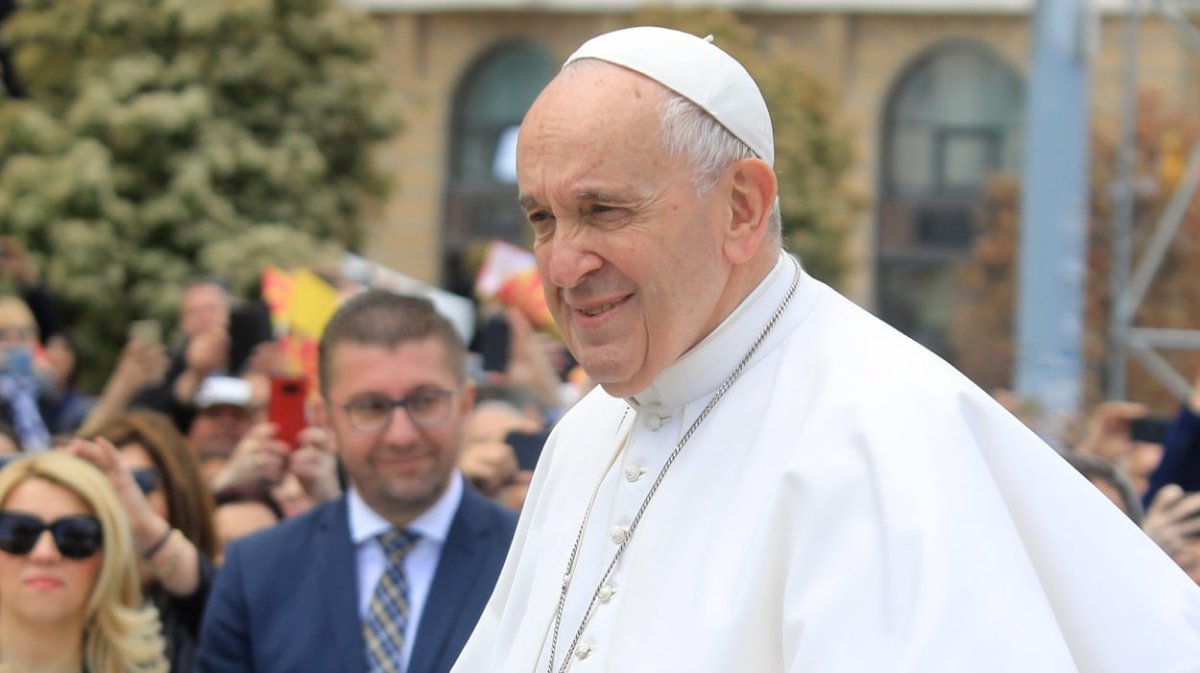 PREMINUO JE PAPA FRANJO