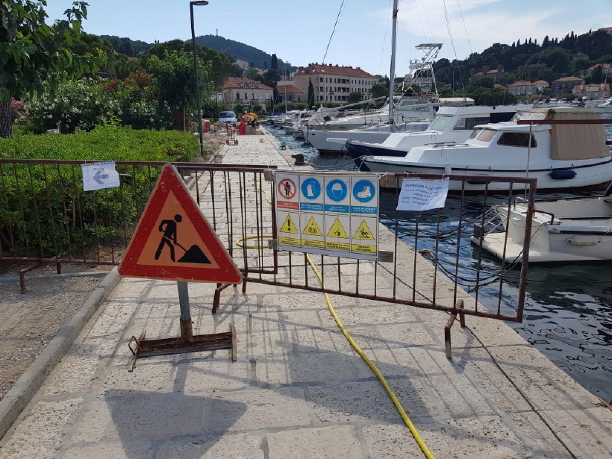 ŽLUD obnavlja pločnik rive na Batali