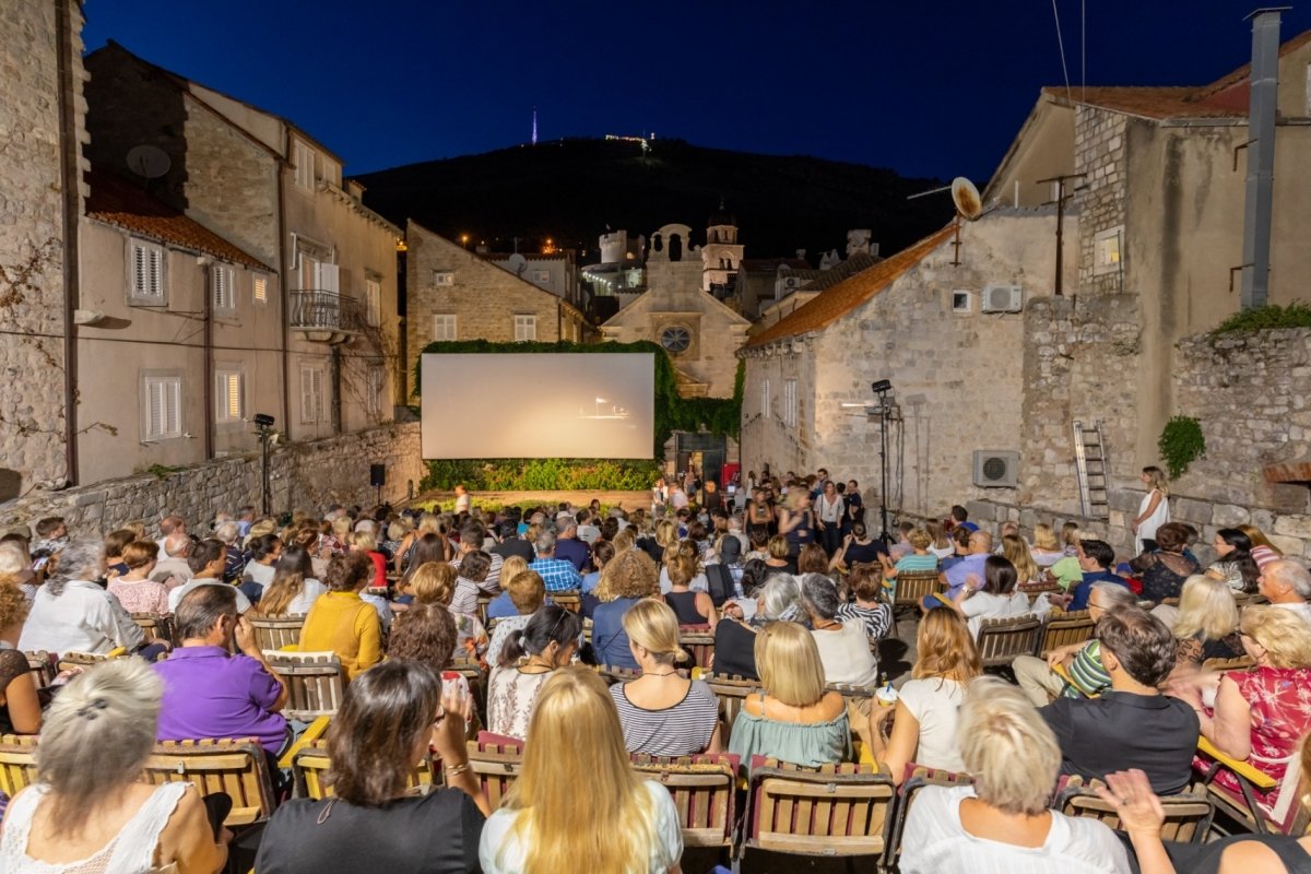 Prepuno kino Jadran na premijernoj projekciji dokumentarnog filma povodom 70 godina Igara