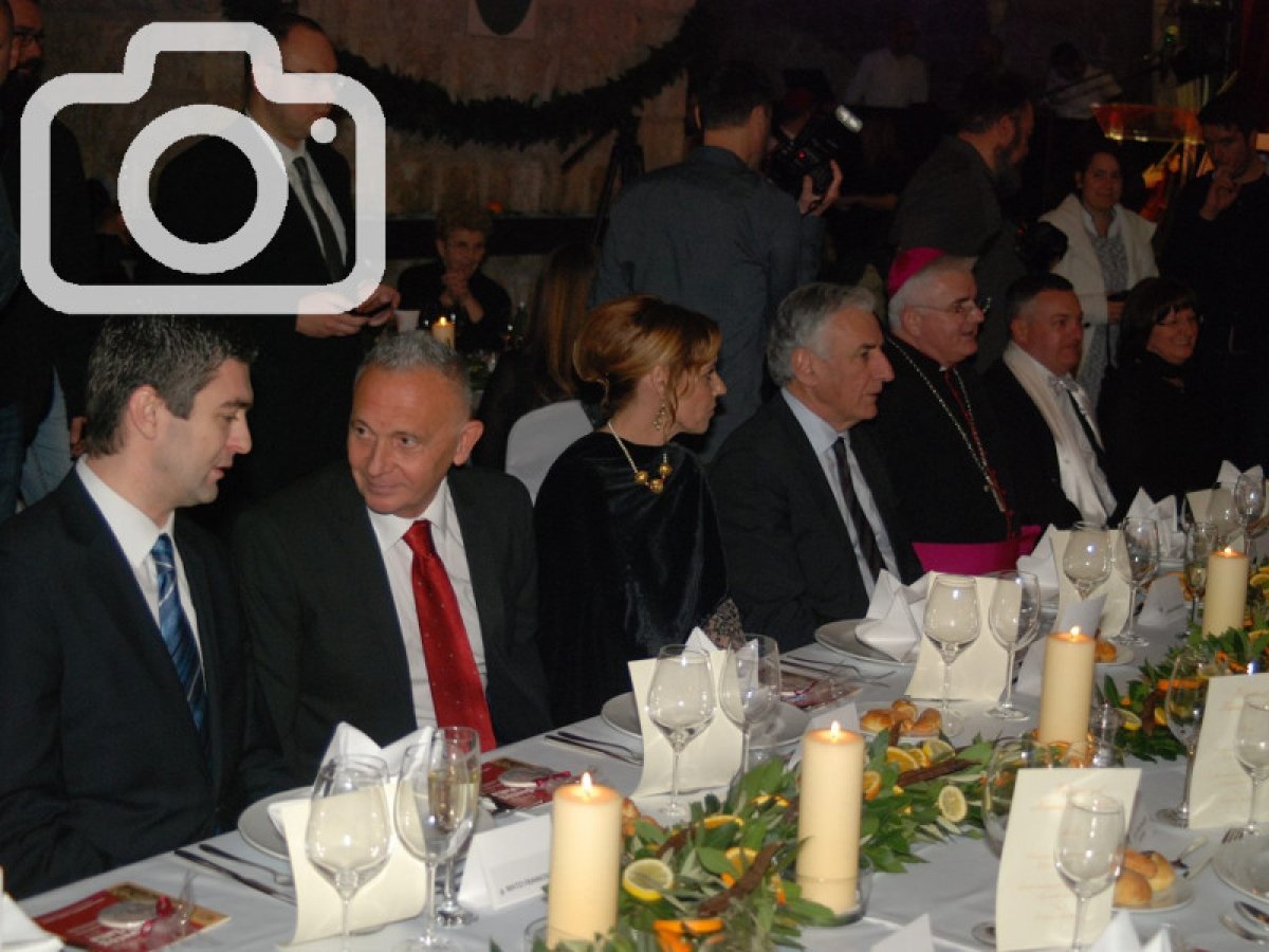 Tzv. Večera od Kandelore: Nije bilo krafena, ali forma maškarate je zadovoljena